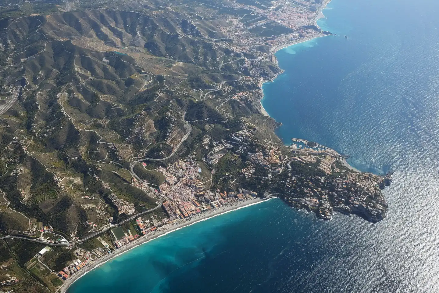 Vista aérea de la bahía de La Herradura, Almuñécar, en la Costa Tropical